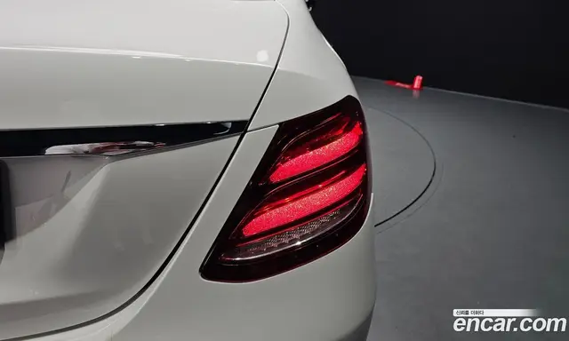 Mercedes-Benz E-Class 2020 2.0 автомат (гидро), миниатюра 8