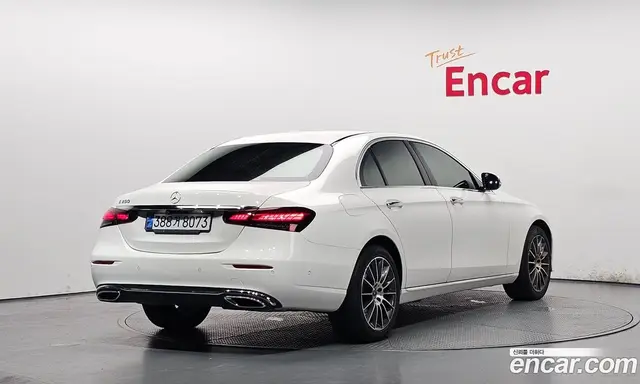 Mercedes-Benz E-Class 2021 2.0 автомат (гидро), миниатюра 2