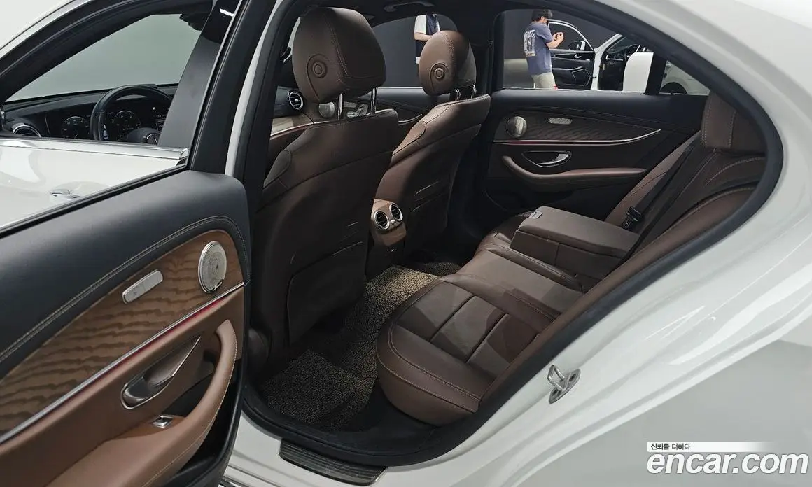 Mercedes-Benz E-Class 2021 2.0 автомат (гидро), фото 18
