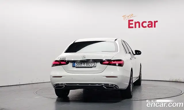 Mercedes-Benz E-Class 2021 2.0 автомат (гидро), миниатюра 4