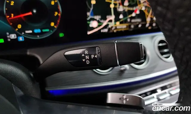 Mercedes-Benz E-Class 2023 2.0 автомат (гидро), миниатюра 11