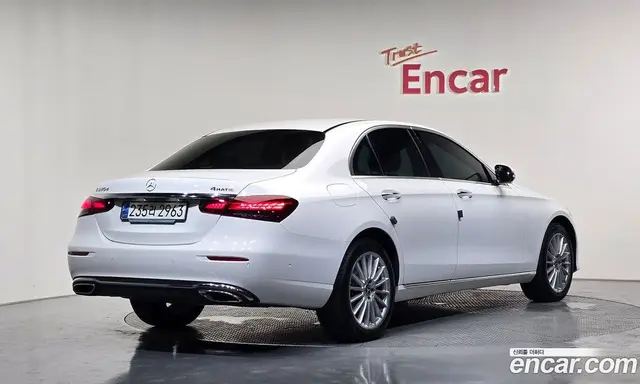 Mercedes-Benz E-Class 2023 1.9 автомат (гидро), миниатюра 2