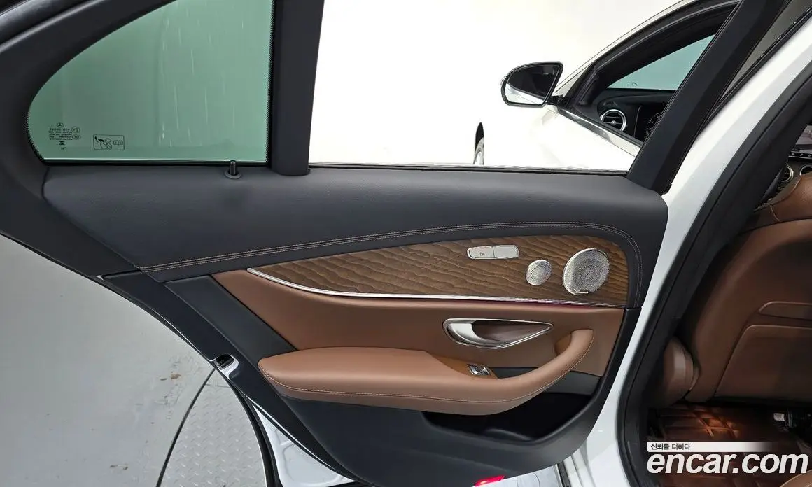 Mercedes-Benz E-Class 2023 1.9 автомат (гидро), фото 15