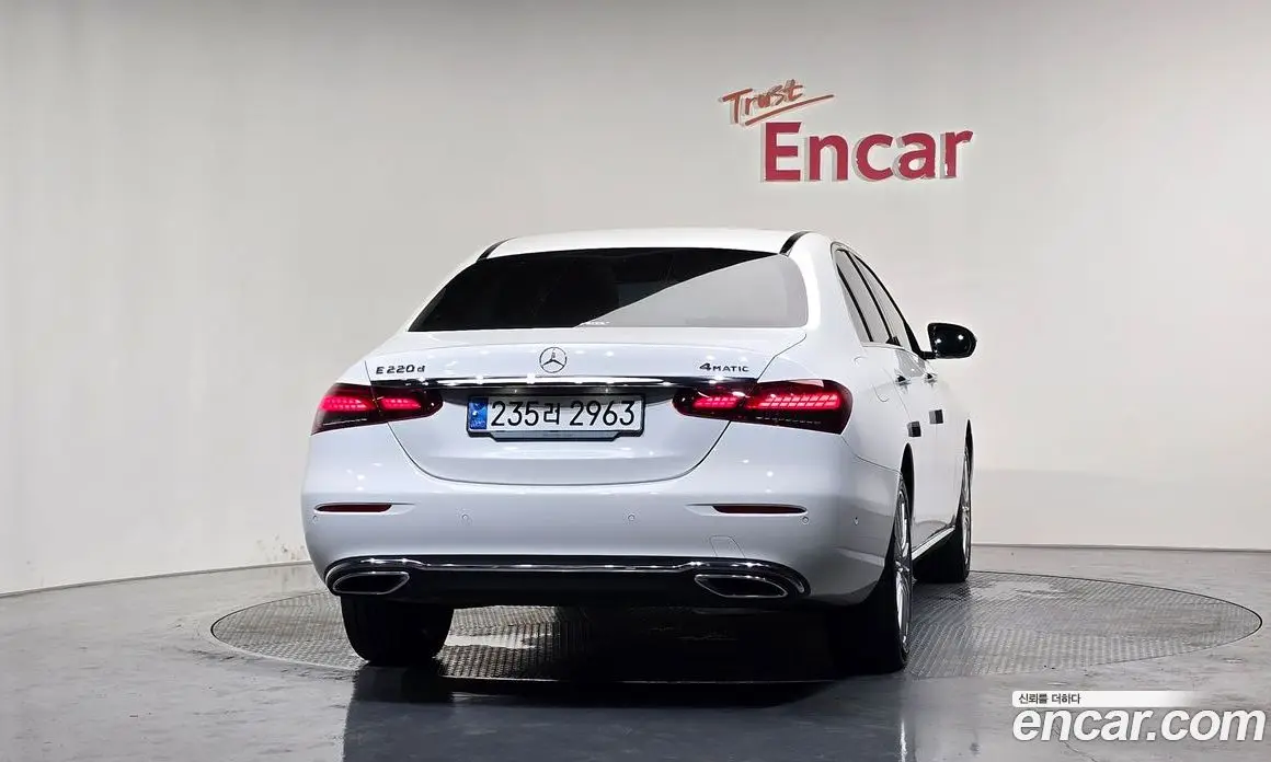 Mercedes-Benz E-Class 2023 1.9 автомат (гидро), фото 4