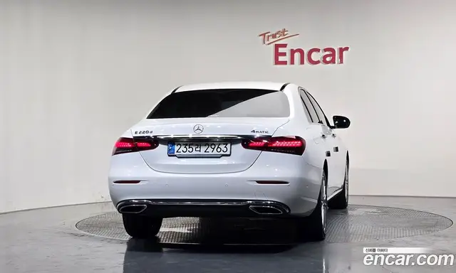 Mercedes-Benz E-Class 2023 1.9 автомат (гидро), миниатюра 4