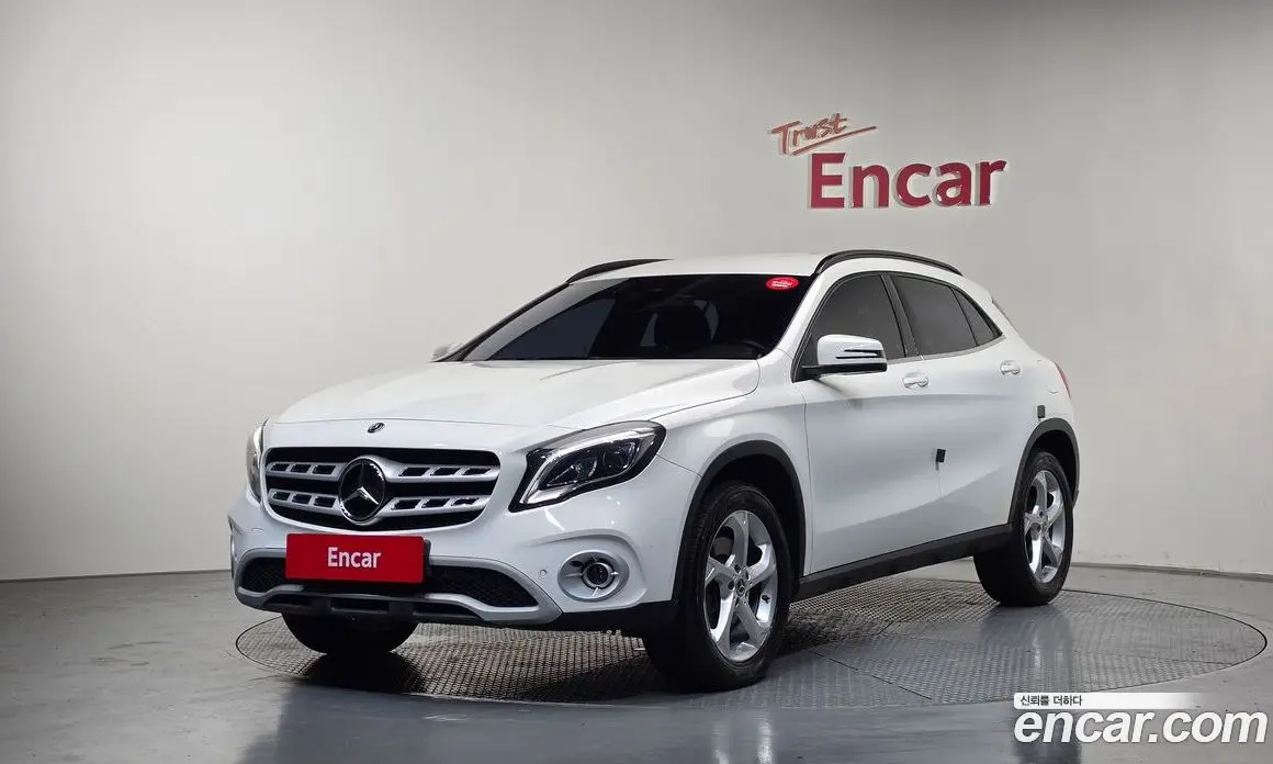 Mercedes-Benz GLA-Class 2018 2.0 автомат (гидро), фото 1 Mercedes-Benz GLA-Class 2018 2.0 автомат (гидро), фото 1