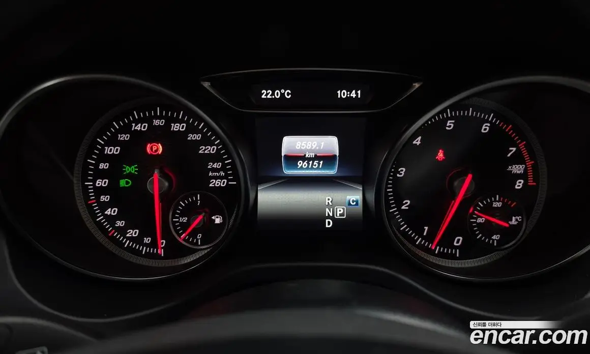 Mercedes-Benz GLA-Class 2018 2.0 автомат (гидро), фото 11 Mercedes-Benz GLA-Class 2018 2.0 автомат (гидро), фото 11