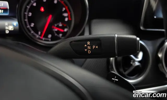 Mercedes-Benz GLA-Class 2018 2.0 автомат (гидро), миниатюра 12
