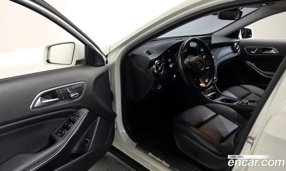 Mercedes-Benz GLA-Class 2018 2.0 автомат (гидро), фото 13 Mercedes-Benz GLA-Class 2018 2.0 автомат (гидро), фото 13
