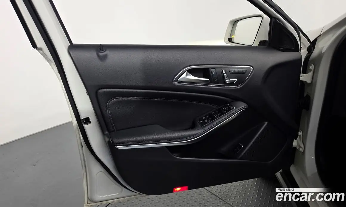 Mercedes-Benz GLA-Class 2018 2.0 автомат (гидро), фото 14 Mercedes-Benz GLA-Class 2018 2.0 автомат (гидро), фото 14