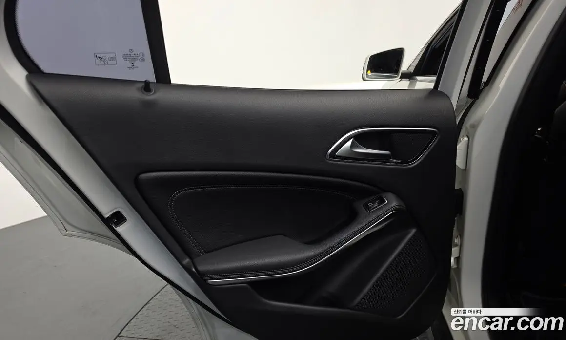 Mercedes-Benz GLA-Class 2018 2.0 автомат (гидро), фото 15 Mercedes-Benz GLA-Class 2018 2.0 автомат (гидро), фото 15