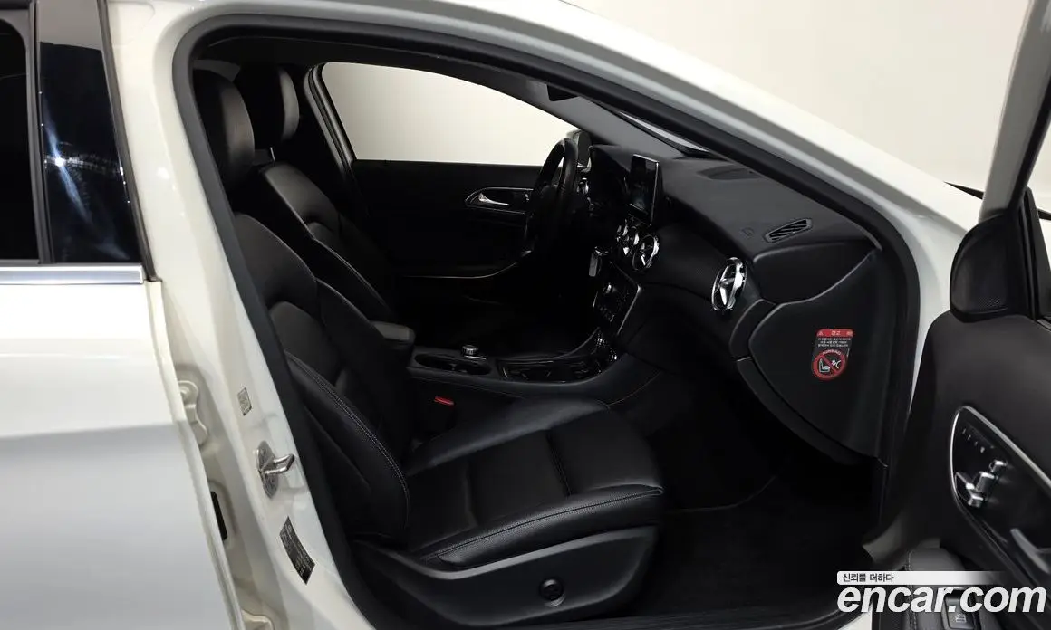 Mercedes-Benz GLA-Class 2018 2.0 автомат (гидро), фото 16 Mercedes-Benz GLA-Class 2018 2.0 автомат (гидро), фото 16