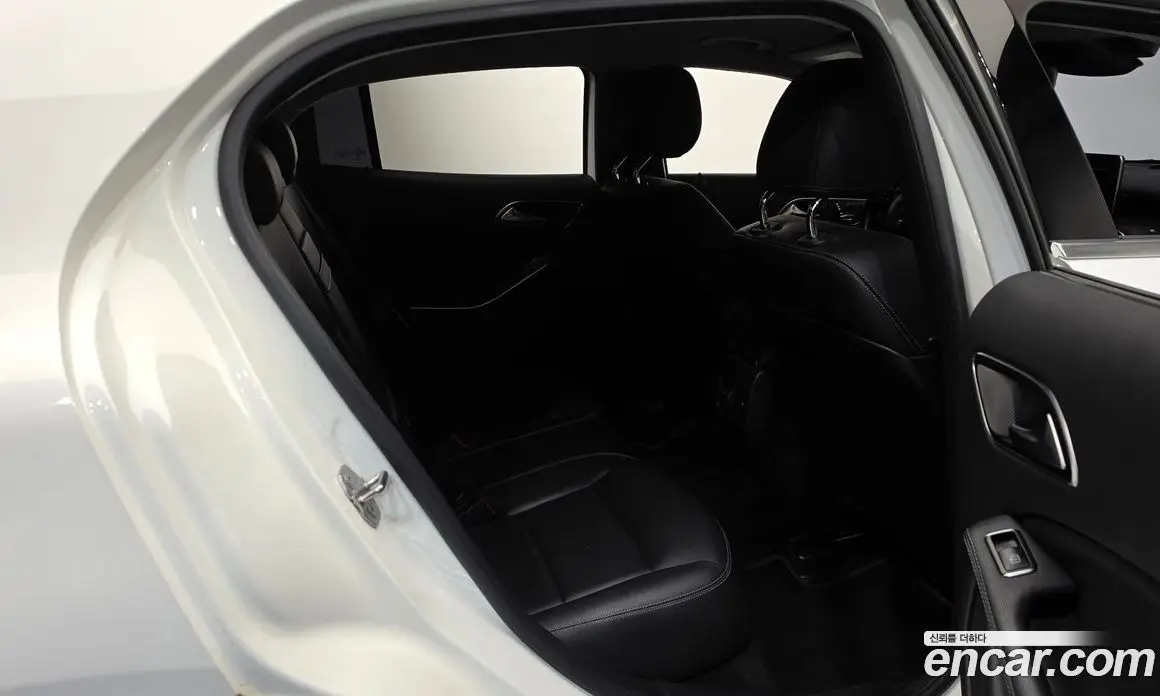 Mercedes-Benz GLA-Class 2018 2.0 автомат (гидро), фото 17 Mercedes-Benz GLA-Class 2018 2.0 автомат (гидро), фото 17