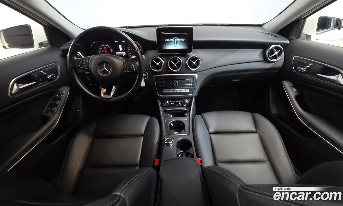 Mercedes-Benz GLA-Class 2018 2.0 автомат (гидро), фото 10 Mercedes-Benz GLA-Class 2018 2.0 автомат (гидро), фото 10