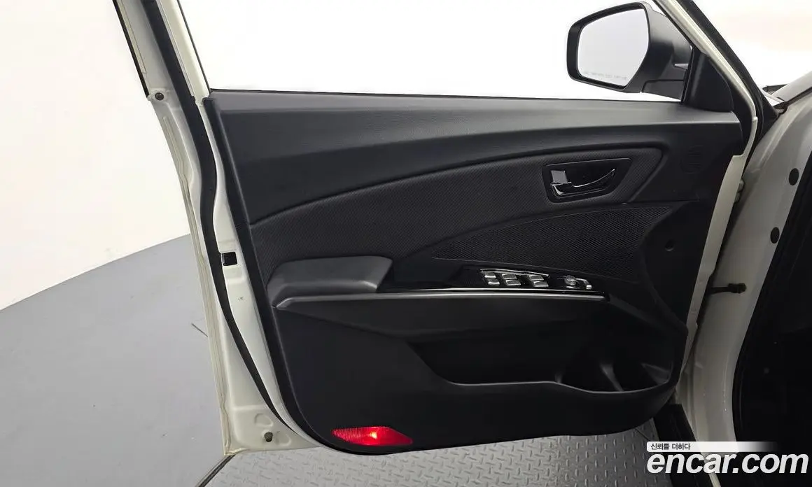 SsangYong TIBOLI 2018 1.6 автомат (гидро), фото 14