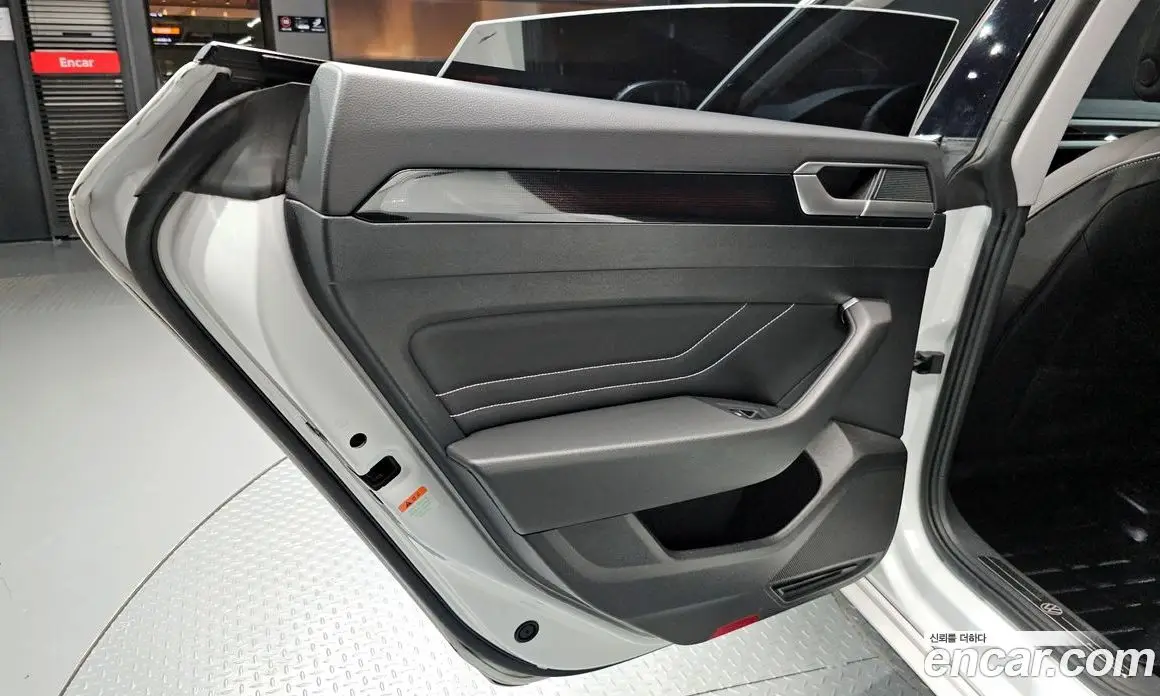 Volkswagen Arteon 2023 2.0 автомат (гидро), фото 15 Volkswagen Arteon 2023 2.0 автомат (гидро), фото 15