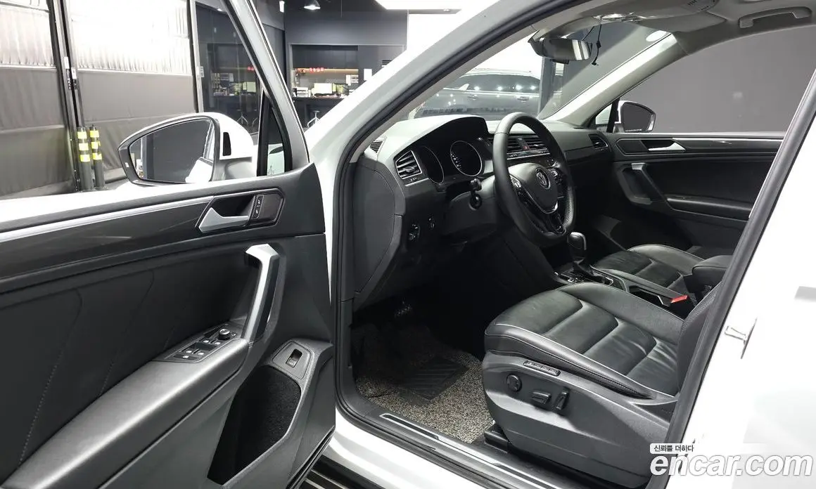 Volkswagen Tiguan 2020 2.0 автомат (гидро), фото 13