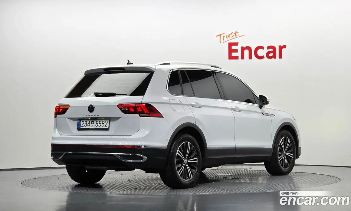 Volkswagen Tiguan 2023 2.0 автомат (гидро), фото 2 Volkswagen Tiguan 2023 2.0 автомат (гидро), фото 2
