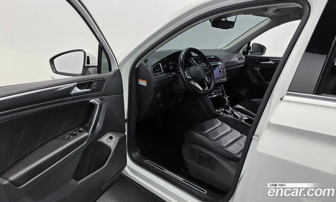 Volkswagen Tiguan 2023 2.0 автомат (гидро), фото 13 Volkswagen Tiguan 2023 2.0 автомат (гидро), фото 13