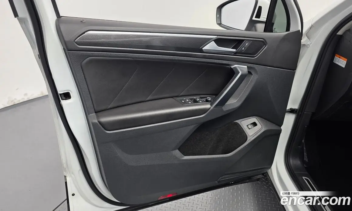 Volkswagen Tiguan 2023 2.0 автомат (гидро), фото 14 Volkswagen Tiguan 2023 2.0 автомат (гидро), фото 14