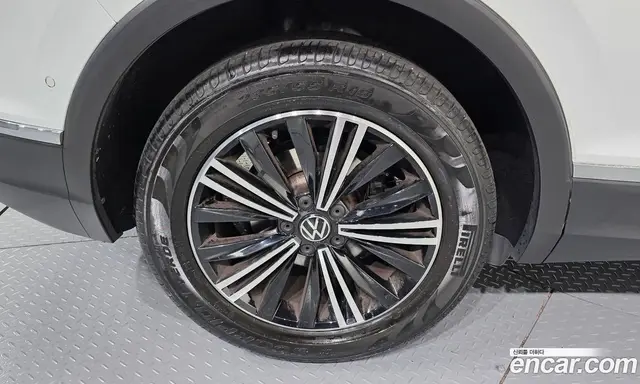 Volkswagen Tiguan 2023 2.0 автомат (гидро), миниатюра 7 Volkswagen Tiguan 2023 2.0 автомат (гидро), миниатюра 7