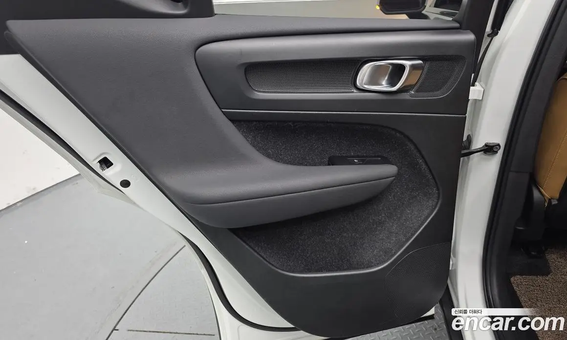 Volvo XC40 2021 2.0 автомат (гидро), фото 15 Volvo XC40 2021 2.0 автомат (гидро), фото 15