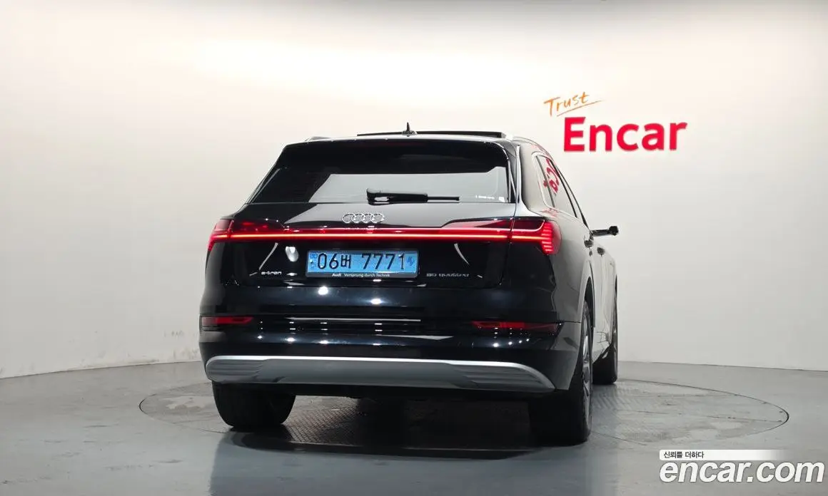 Audi e-tron 2021 0.2 автомат (гидро), фото 4 Audi e-tron 2021 0.2 автомат (гидро), фото 4
