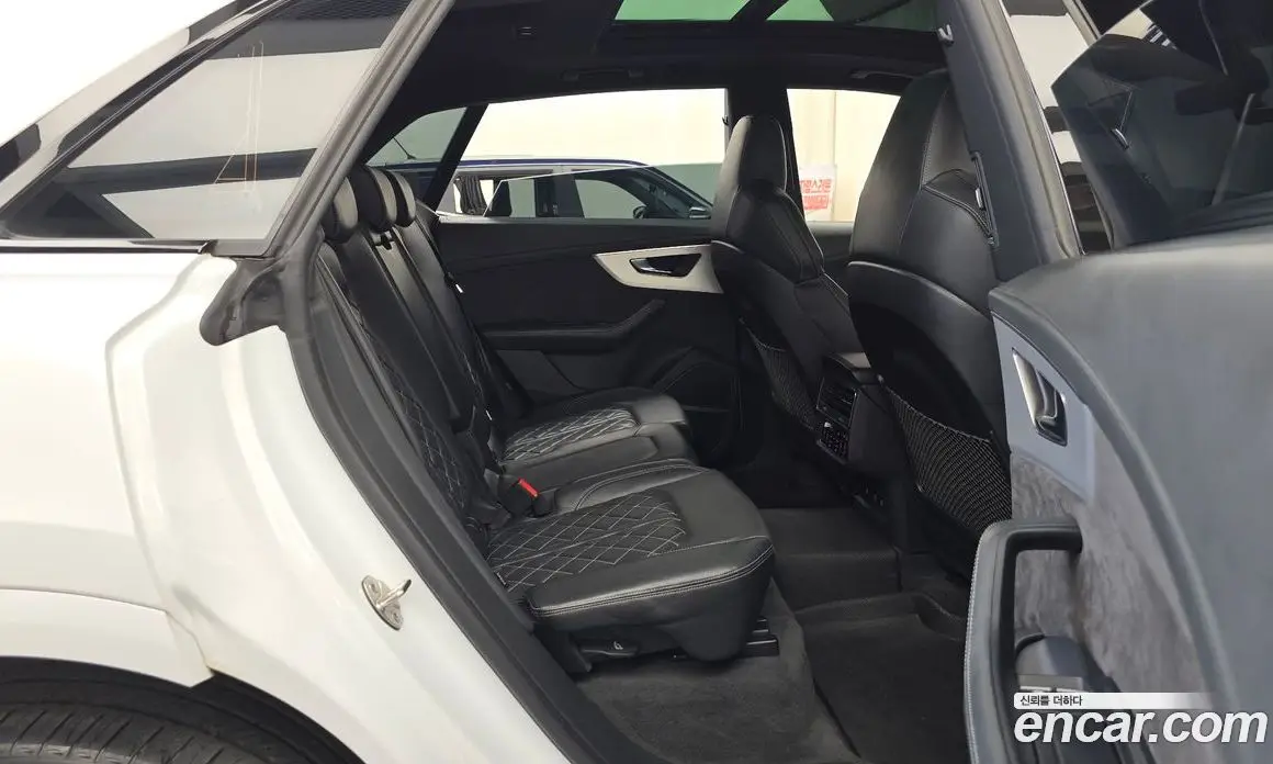 Audi Q8 2022 3.0 автомат (гидро), фото 17