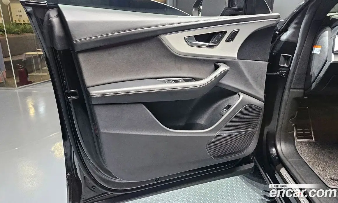 Audi Q8 2023 3.0 автомат (гидро), фото 14