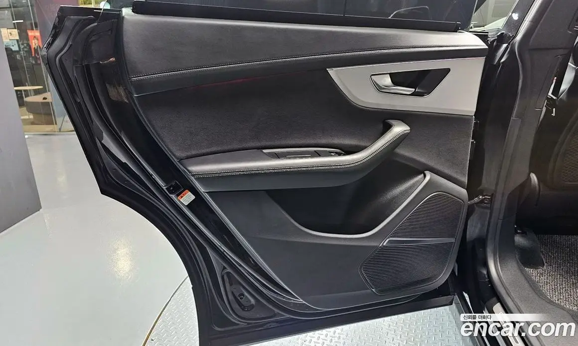 Audi Q8 2023 3.0 автомат (гидро), фото 15