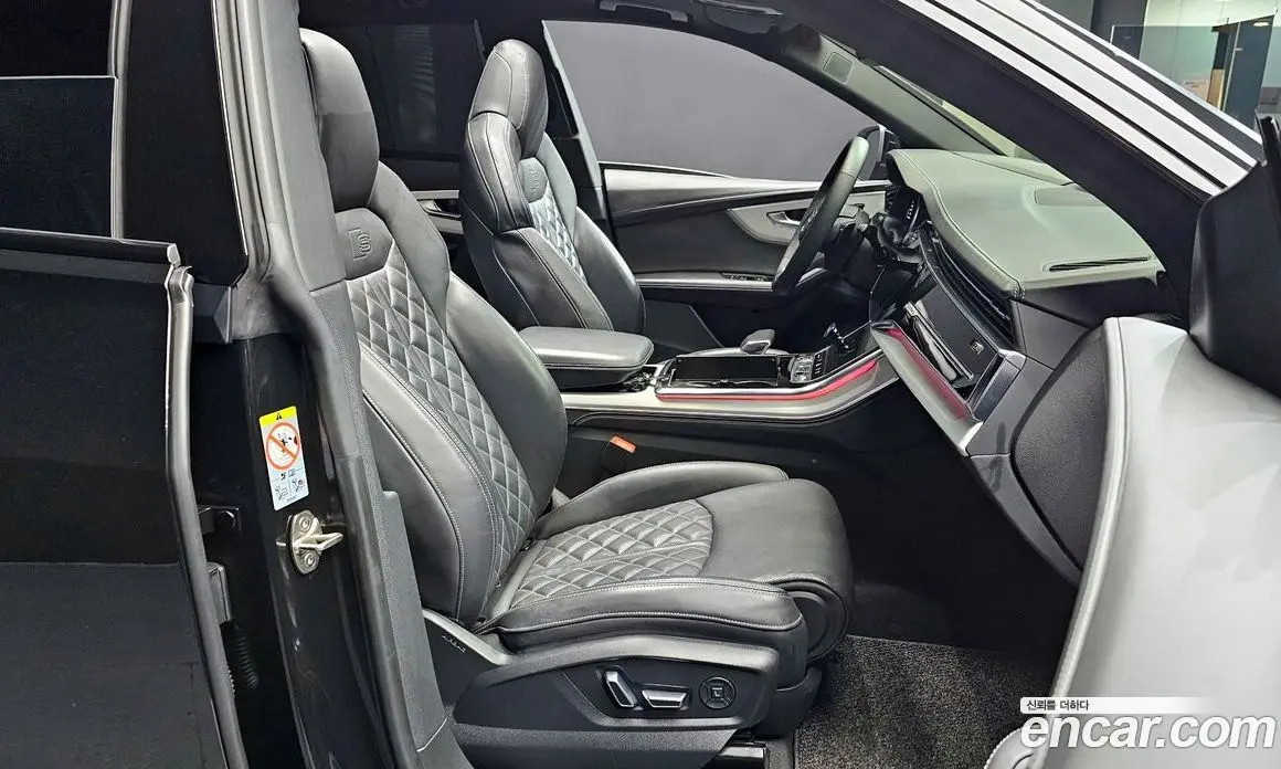 Audi Q8 2023 3.0 автомат (гидро), фото 16