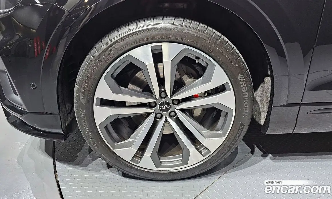 Audi Q8 2023 3.0 автомат (гидро), фото 5