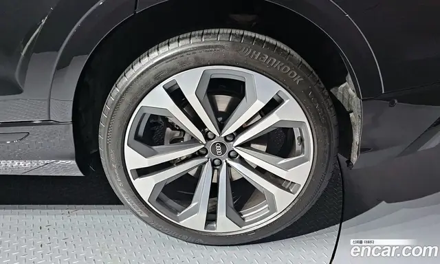 Audi Q8 2023 3.0 автомат (гидро), миниатюра 7