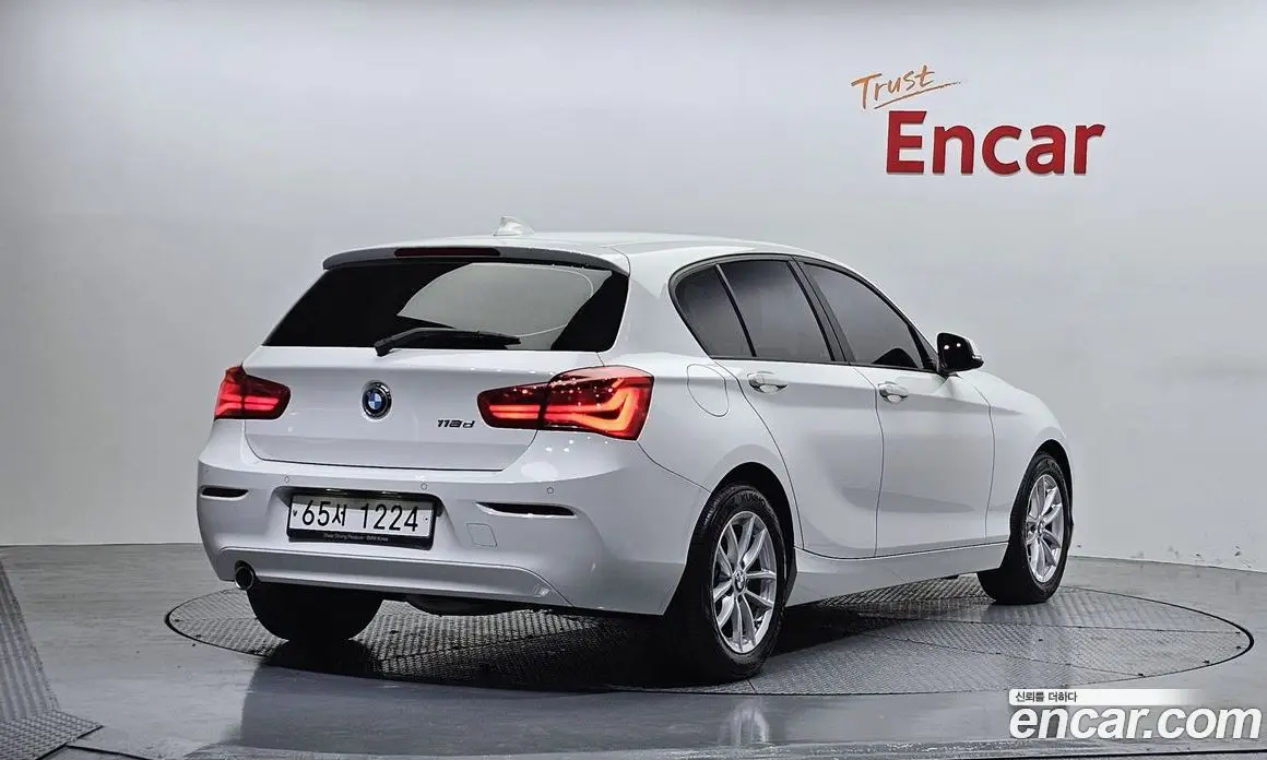 BMW 1 серия 2019 2.0 автомат (гидро), фото 2 BMW 1 серия 2019 2.0 автомат (гидро), фото 2
