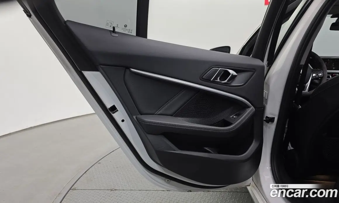 BMW 1 серия 2022 2.0 автомат (гидро), фото 15