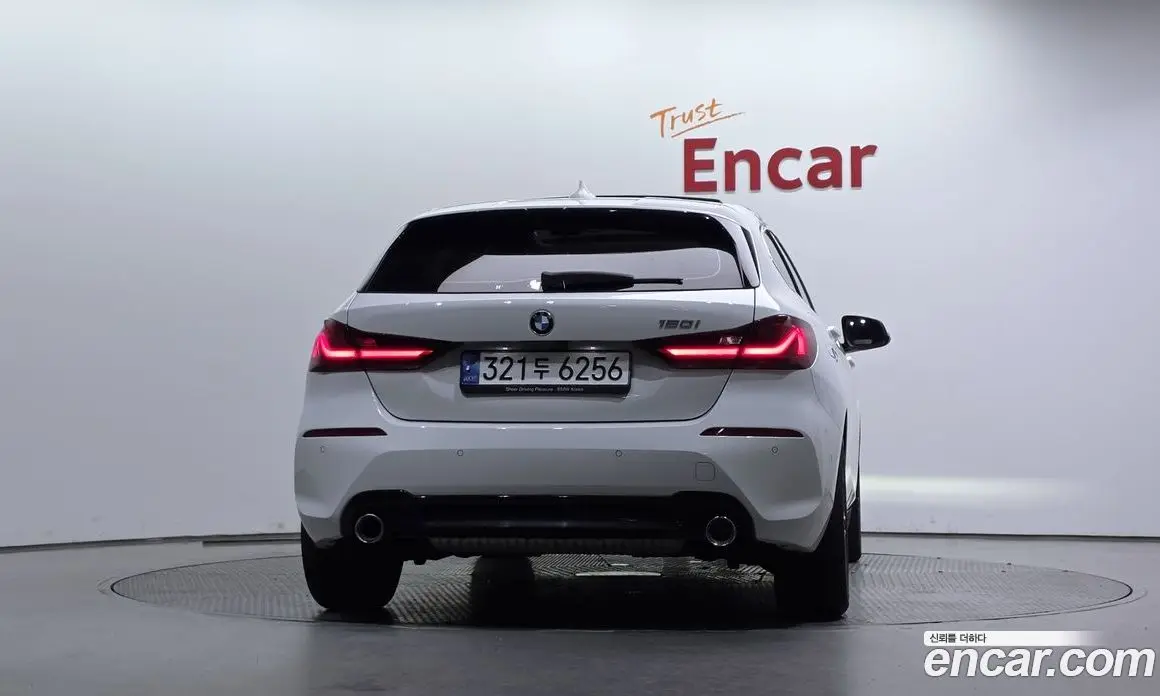 BMW 1 серия 2022 2.0 автомат (гидро), фото 4