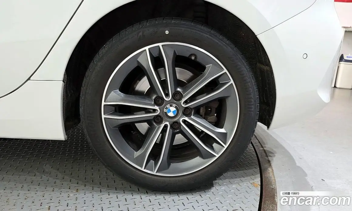 BMW 1 серия 2022 2.0 автомат (гидро), фото 7