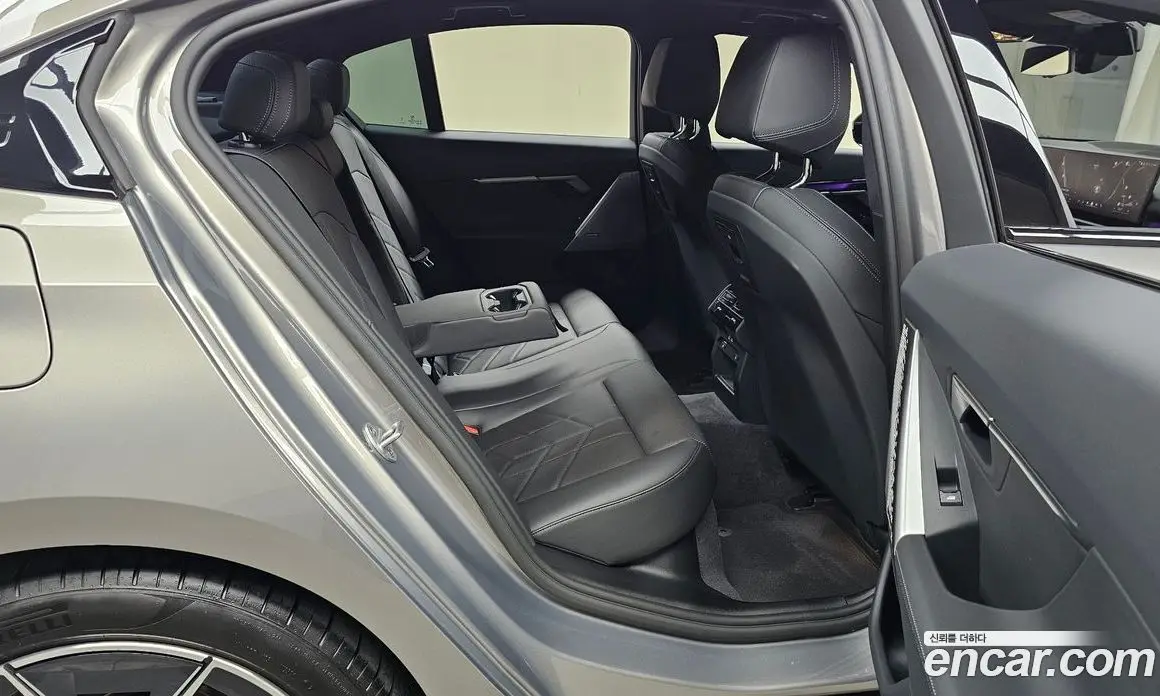 BMW 5 серия 2025 2.0 автомат (гидро), фото 16
