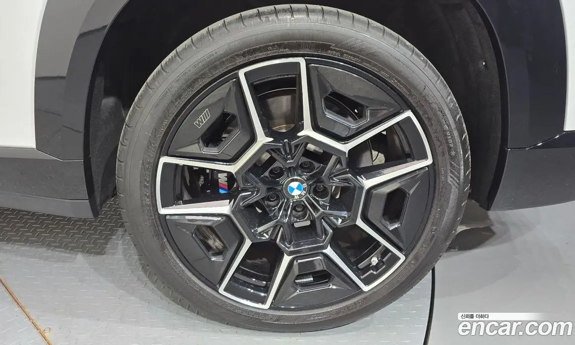 BMW XM 2025 4.4 автомат (гидро), фото 7 BMW XM 2025 4.4 автомат (гидро), фото 7