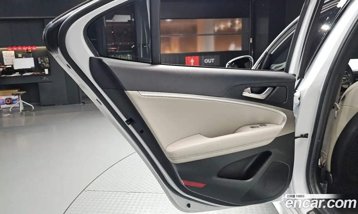 Genesis G70 2022 2.0 автомат (гидро), фото 15