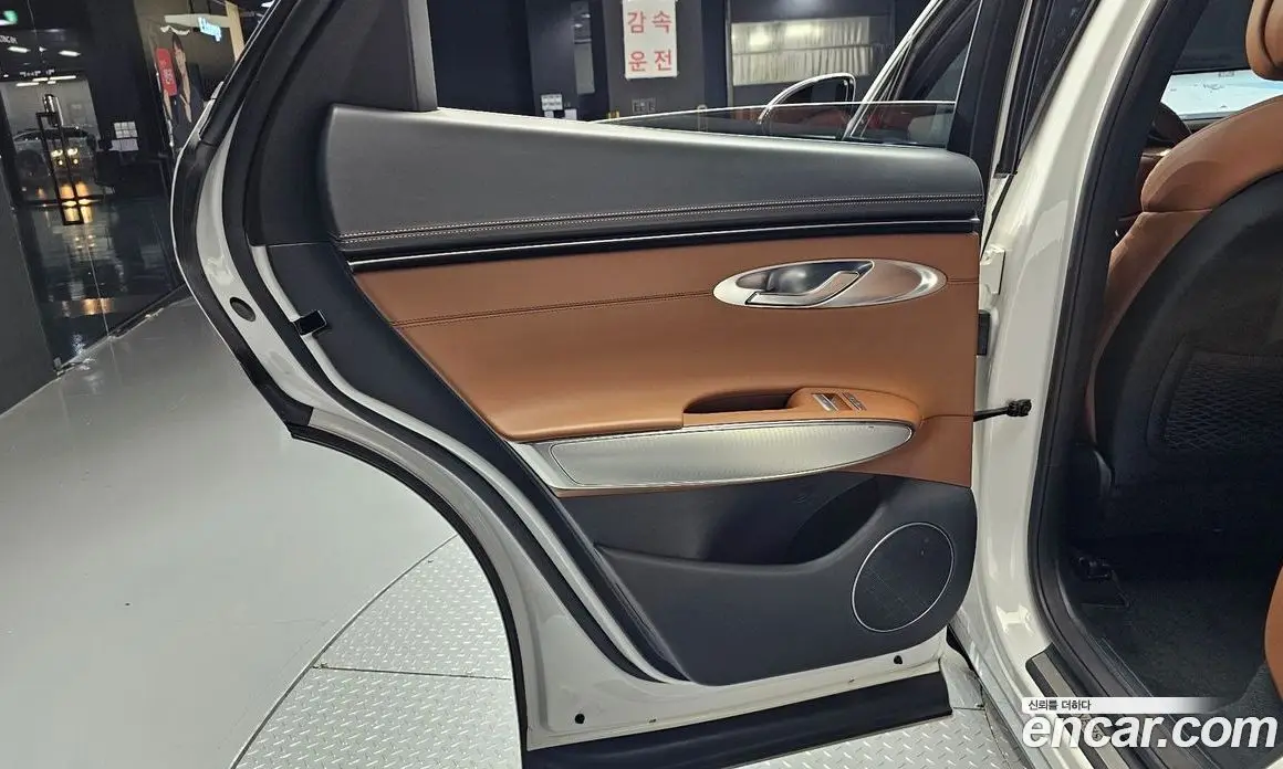 Genesis GV70 2022 2.5 автомат (гидро), фото 15 Genesis GV70 2022 2.5 автомат (гидро), фото 15