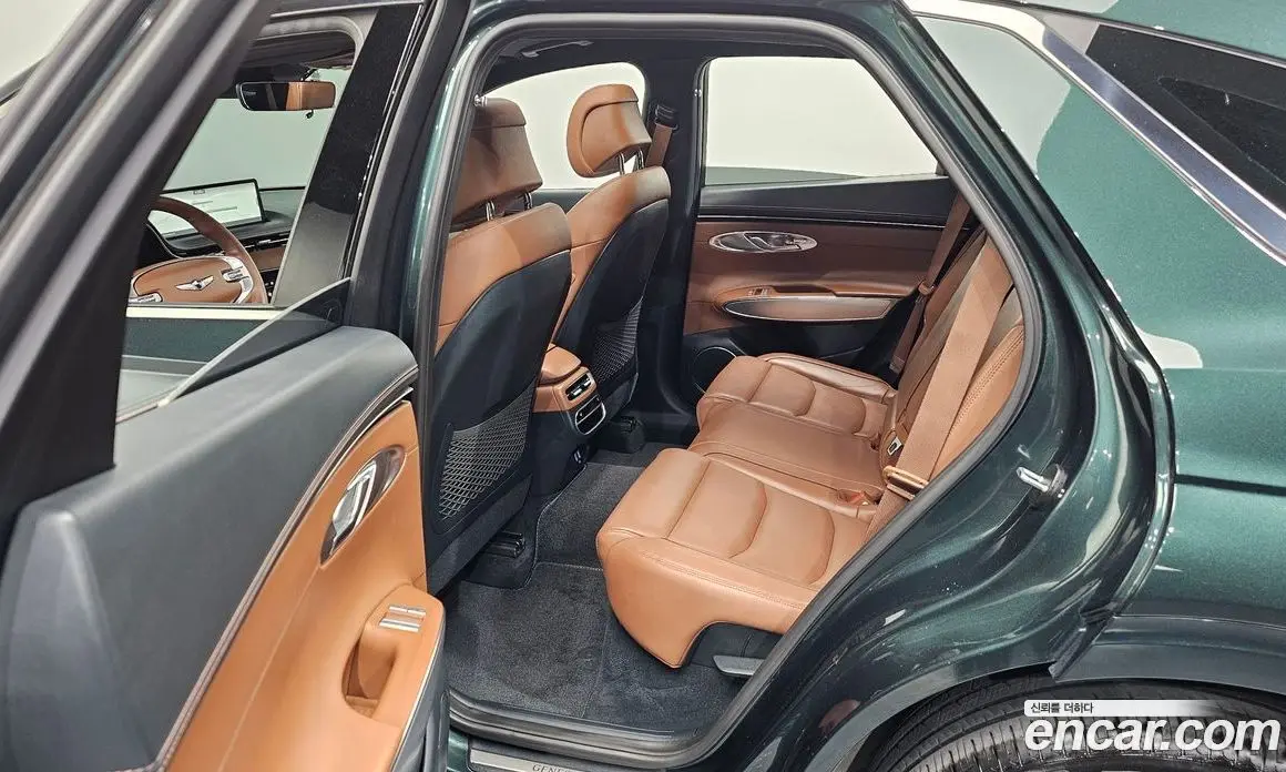 Genesis GV70 2022 2.5 автомат (гидро), фото 17 Genesis GV70 2022 2.5 автомат (гидро), фото 17