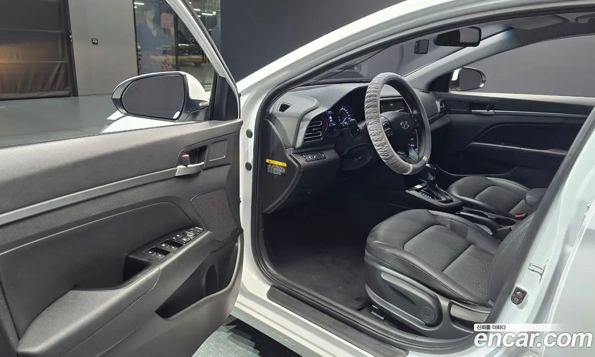 Hyundai Avante 2019 1.6 автомат (гидро), фото 13
