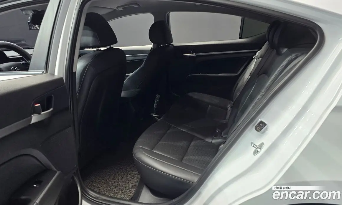Hyundai Avante 2019 1.6 автомат (гидро), фото 18