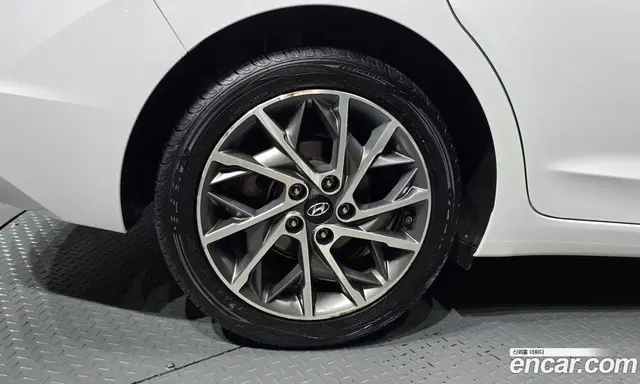 Hyundai Avante 2019 1.6 автомат (гидро), миниатюра 5