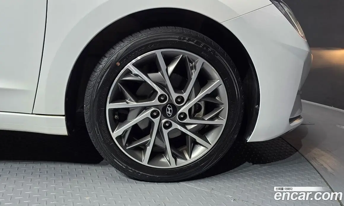 Hyundai Avante 2019 1.6 автомат (гидро), фото 7