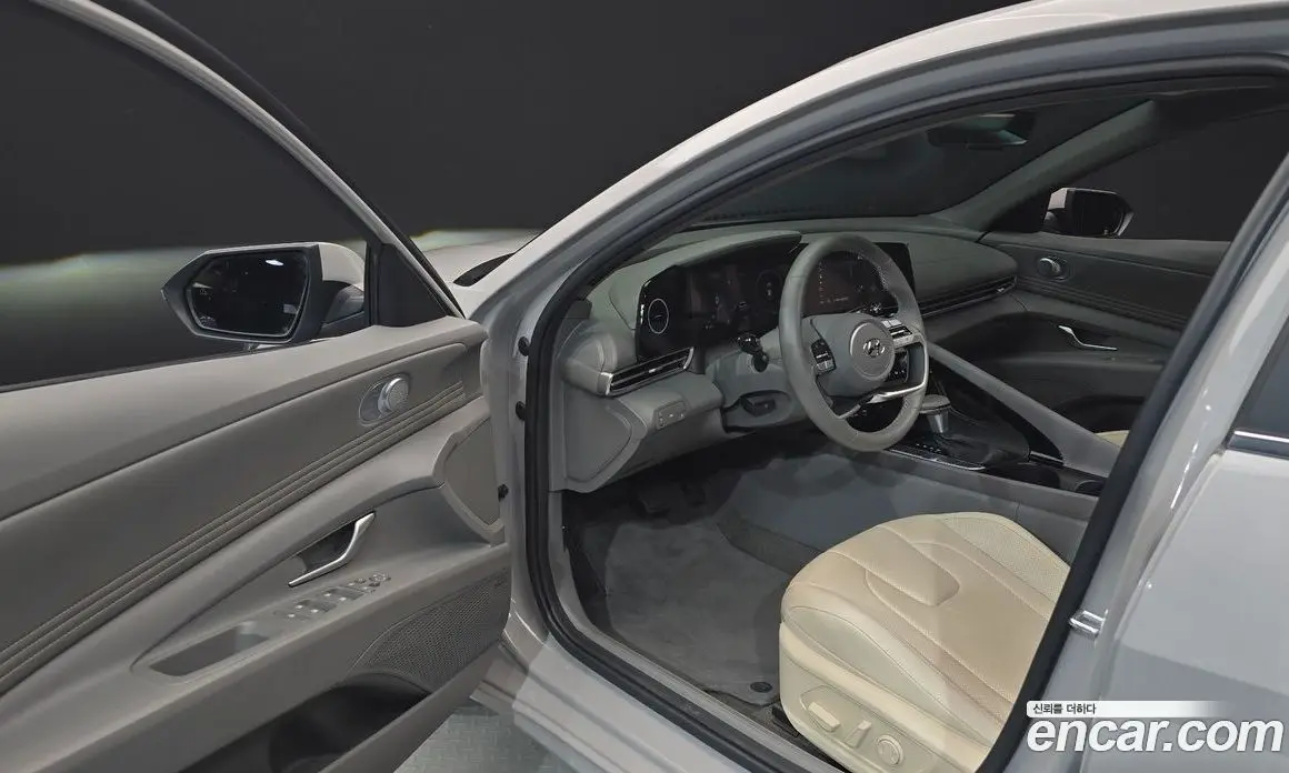 Hyundai Avante 2022 1.6 автомат (гидро), фото 13