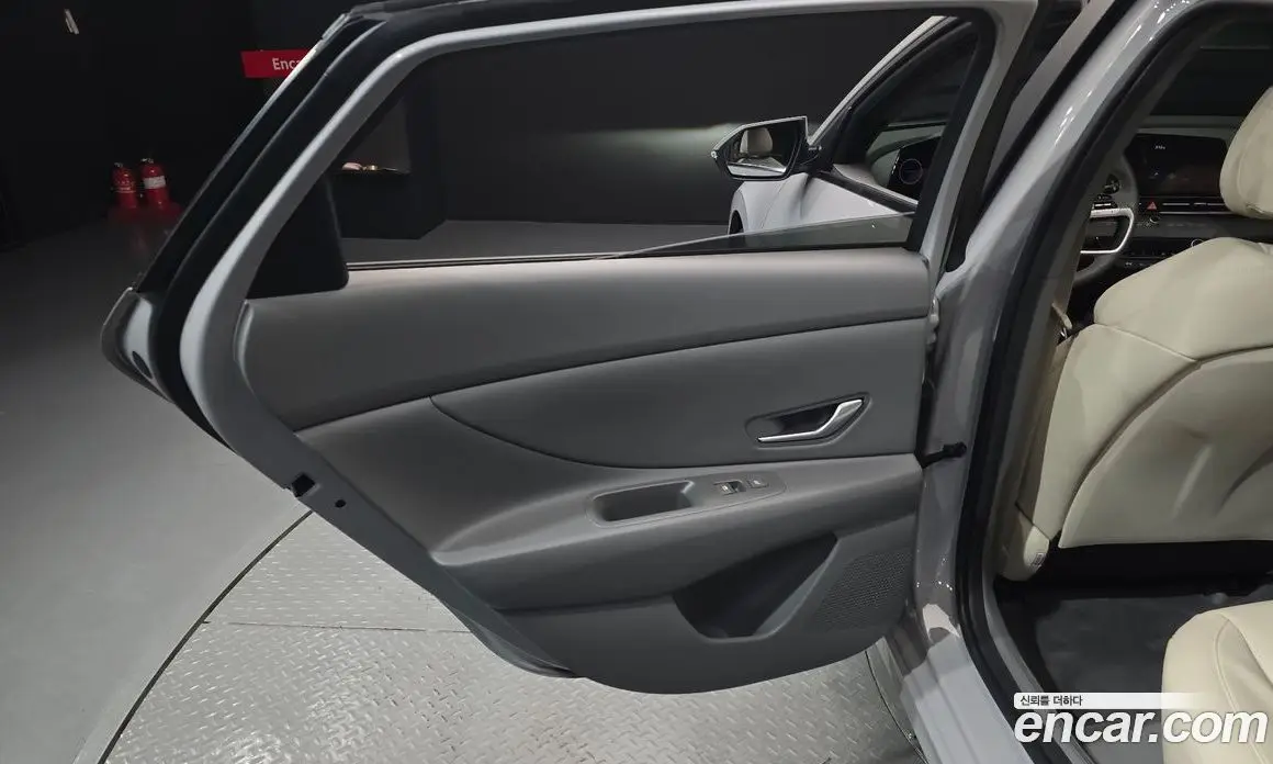 Hyundai Avante 2022 1.6 автомат (гидро), фото 15