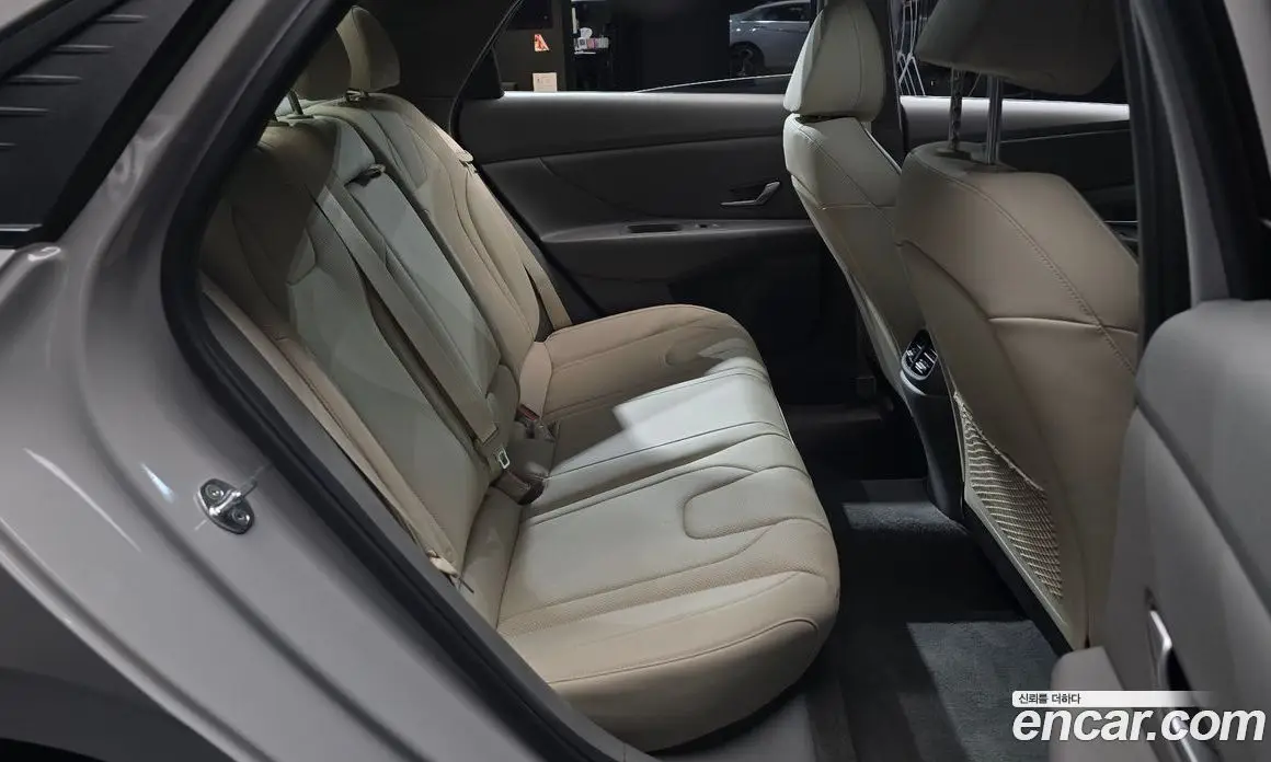 Hyundai Avante 2022 1.6 автомат (гидро), фото 17