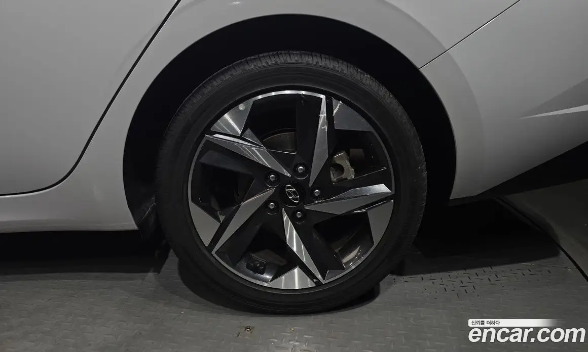 Hyundai Avante 2022 1.6 автомат (гидро), фото 7